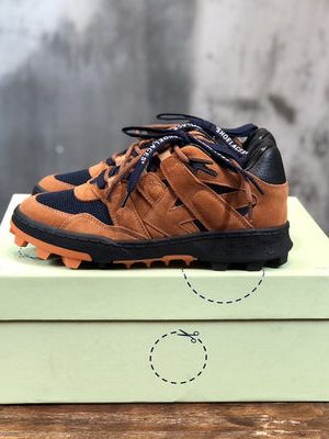 OFF-WHITE SNEAKER
