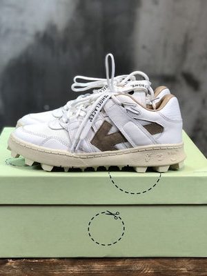 OFF-WHITE SNEAKER
