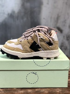 OFF-WHITE SNEAKER