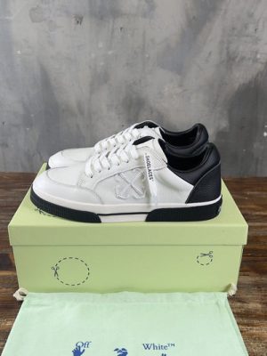 OFF-WHITE SNEAKER