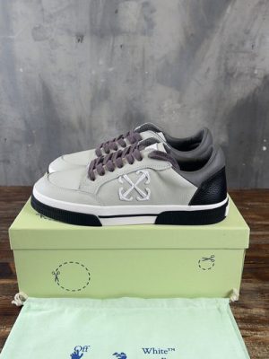 OFF-WHITE SNEAKER