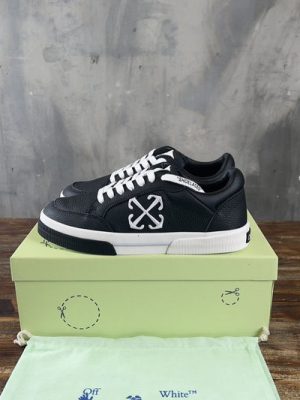 OFF-WHITE SNEAKER