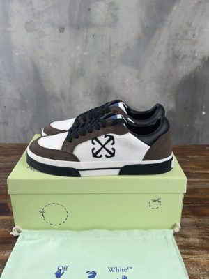 OFF-WHITE SNEAKER