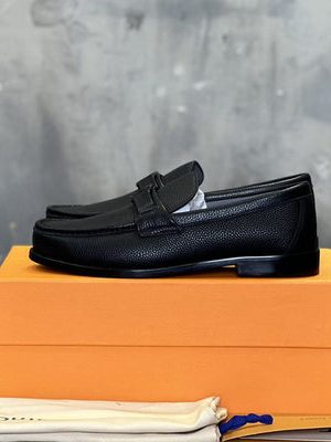 LV LOAFER