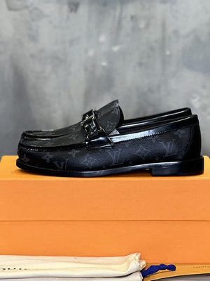 LV LOAFER