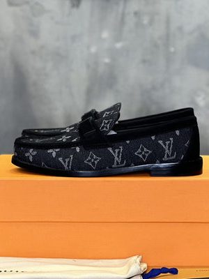LV LOAFER