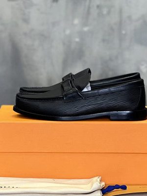 LV LOAFER