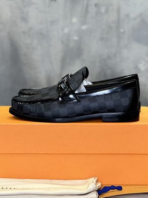 LV LOAFER